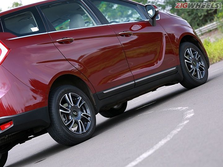 Mahindra Marazzo Review in Pictures