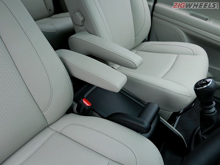 Mahindra Marazzo Review in Pictures