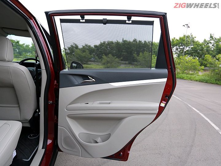 Mahindra Marazzo Review in Pictures