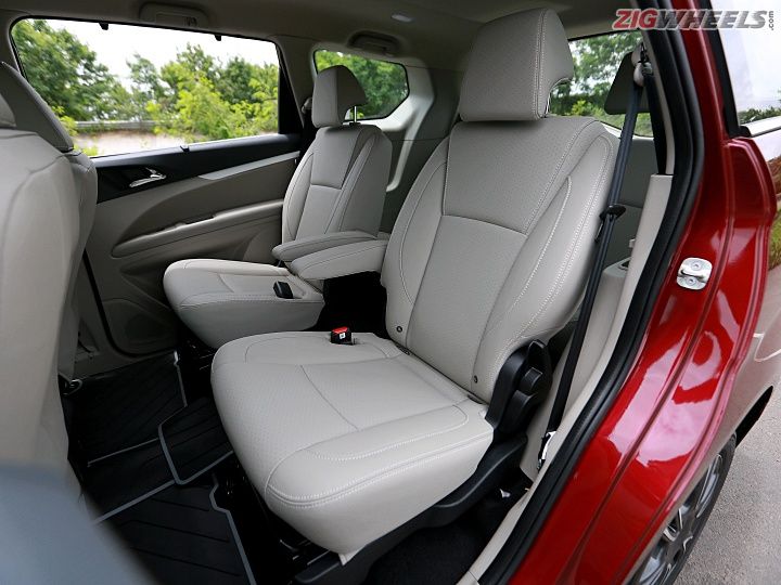 Mahindra Marazzo Review in Pictures