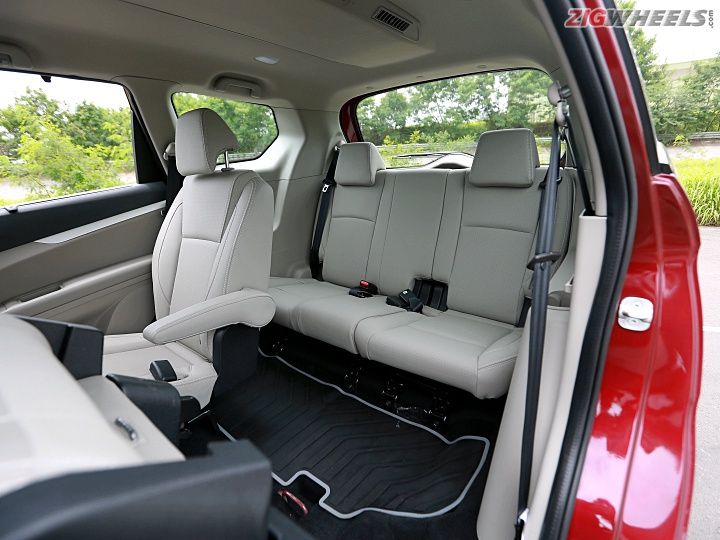 Mahindra Marazzo Review in Pictures