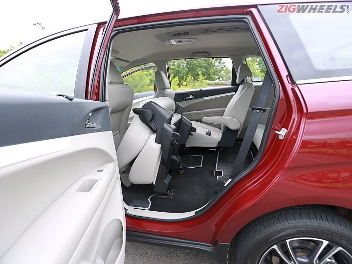 Mahindra Marazzo Review in Pictures