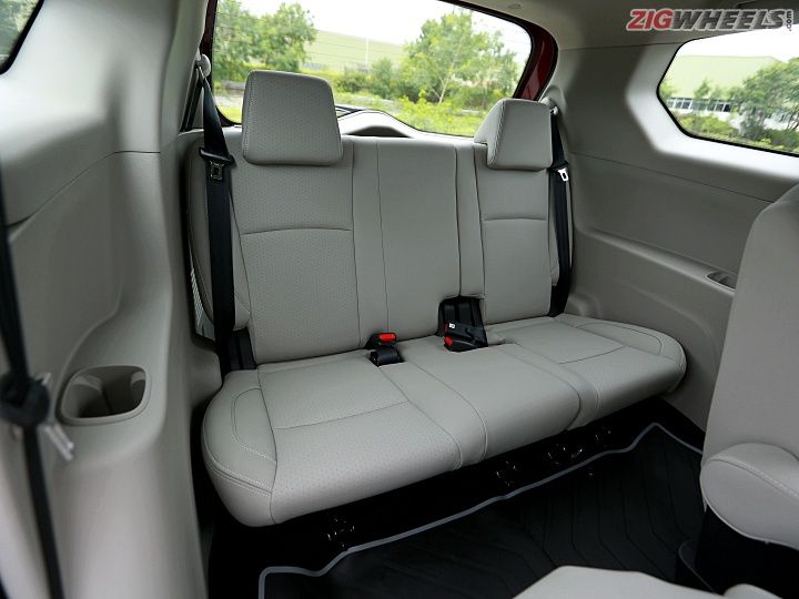 Mahindra Marazzo Review in Pictures