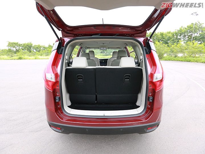 Mahindra Marazzo Review in Pictures