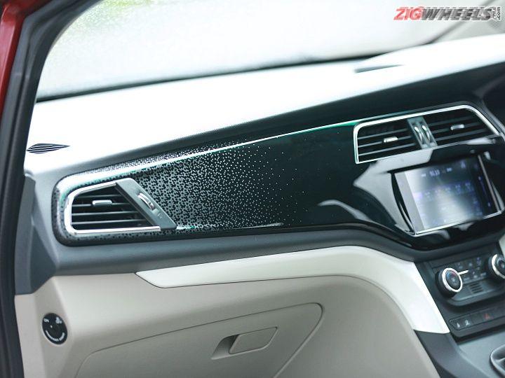 The piano black slab