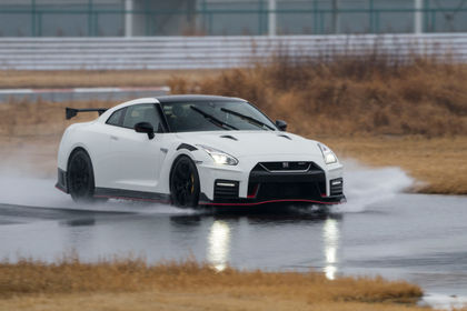 2020 Nissan GT-R Nismo Unveiled at 2019 New York Auto Show