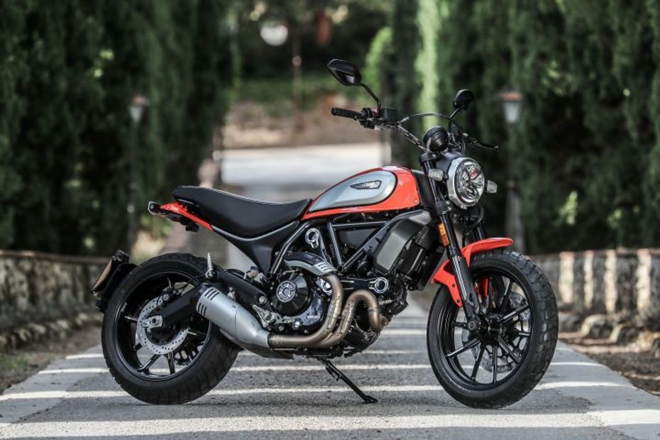 Ducati Scrambler Icon vs Monster 821 Family Feud