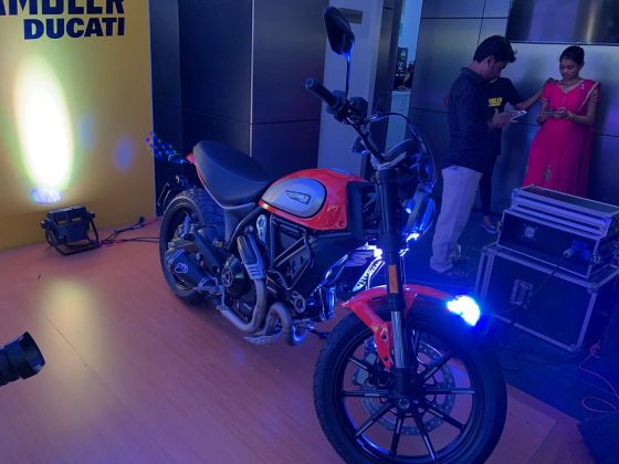 19 Ducati Scrambler Icon Cafe Racer Full Throttle Desert Sled Launched In India Zigwheels