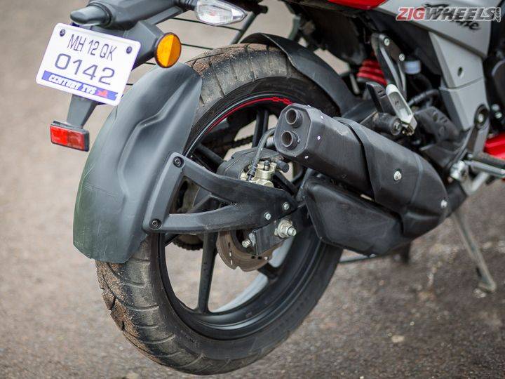 Yamaha FZ-S Fi V3.0 vs TVS Apache RTR 160 4V Image Gallery