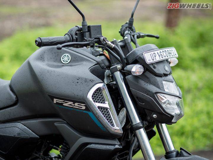 Yamaha FZ-S Fi V3.0 vs TVS Apache RTR 160 4V Image Gallery