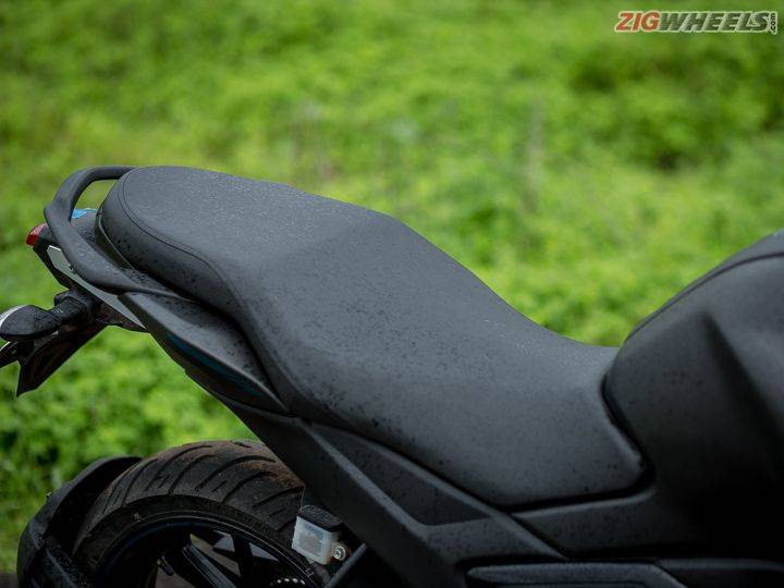 Yamaha FZ-S Fi V3.0 vs TVS Apache RTR 160 4V Image Gallery