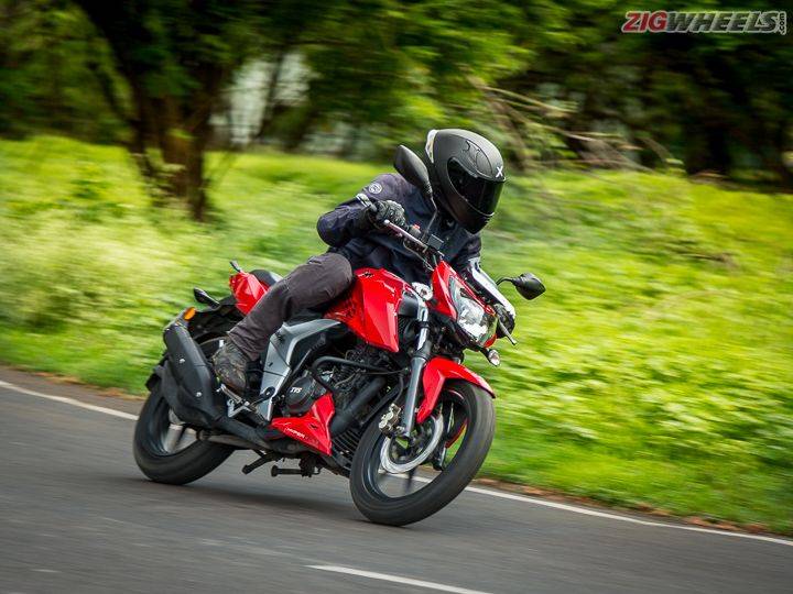 Yamaha FZ-S Fi V3.0 vs TVS Apache RTR 160 4V Image Gallery