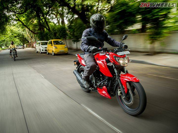 Yamaha FZ-S Fi V3.0 vs TVS Apache RTR 160 4V Image Gallery