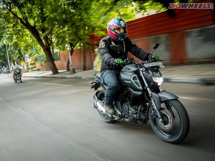 Yamaha FZ-S Fi V3.0 vs TVS Apache RTR 160 4V Image Gallery