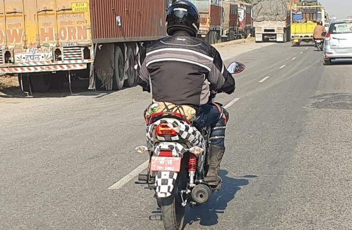 Glamour BS6 spied rear