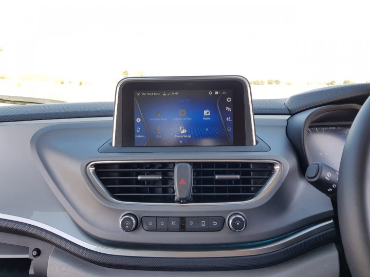 ZW-Tata-Altroz-Infotainment