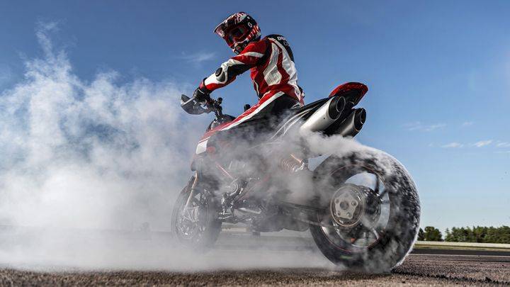 Hypermotard 950 SP burnout