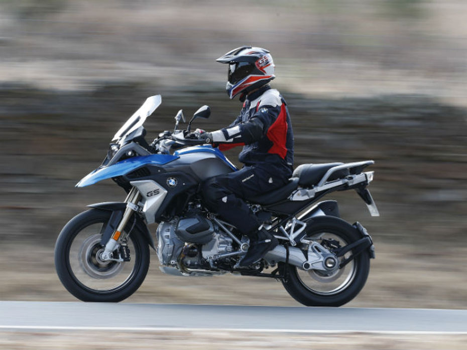 BMW R1250 GS side action