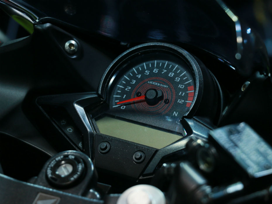 Honda CB300R vs CBR 250R differences explained