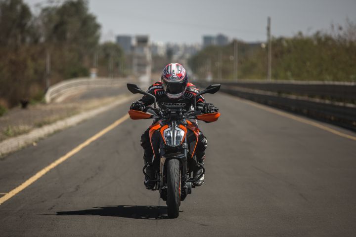 Honda CB300R vs KTM 390 Duke vs BMW G 310 R Spec Comparison