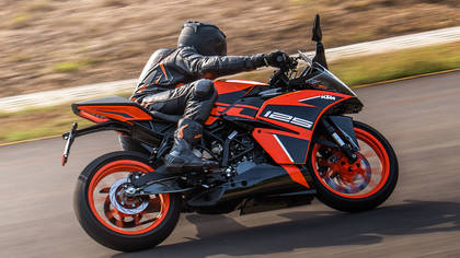 KTM RC 125 to Yamaha R15 V3.0: Top 5 Sporty Bikes Under ₹1.5 Lakh