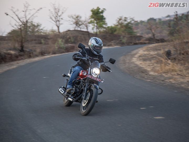 Avenger 160 review cornering shot Avenger 160 review cornering shot