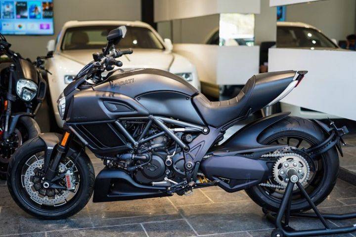 Ducacti Diavel BBT side