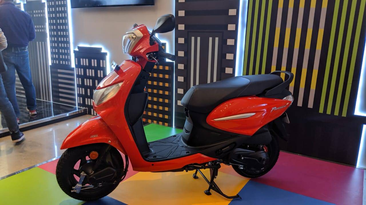 Pleasure scooty sales 2016 model price