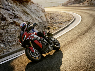 BMW’s S 1000 RR Goes Touring With This S 1000 XR