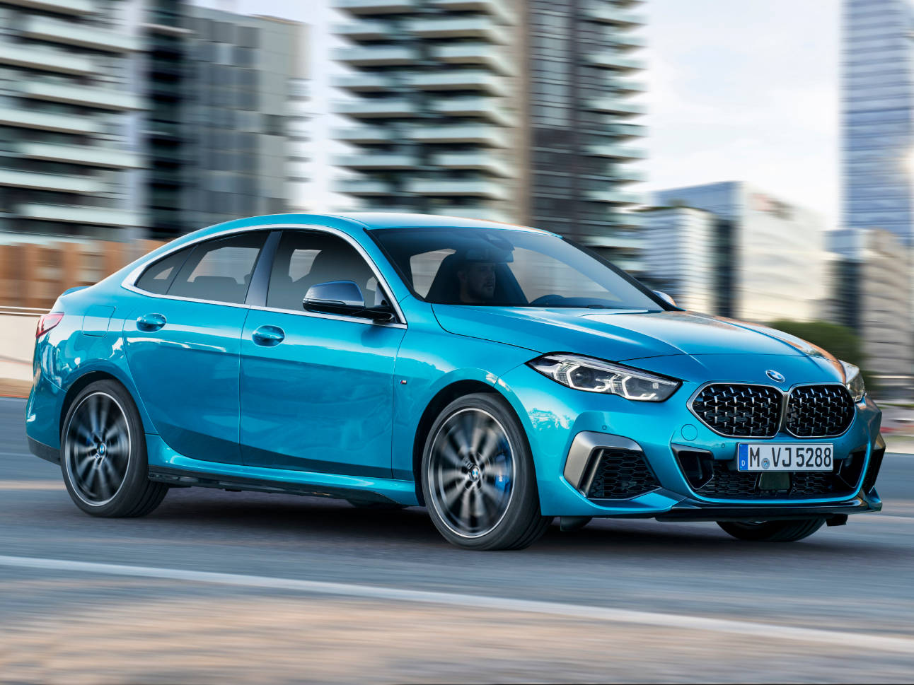 BMW 2 Series Gran Coupe M Sport Pro variant को 45.50 लाख रुपये में