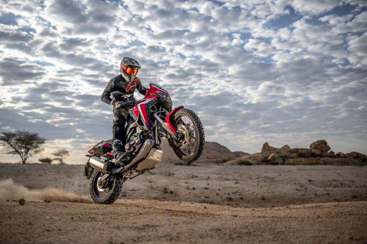 ZW-Honda-Africa-Twin-Wheelie