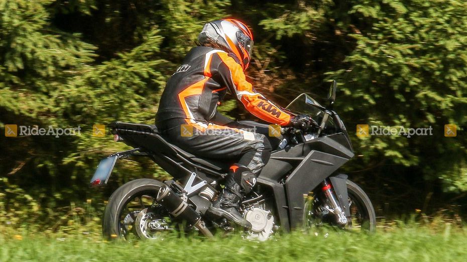 2020 BS6-compliant KTM RC 390 Spotted