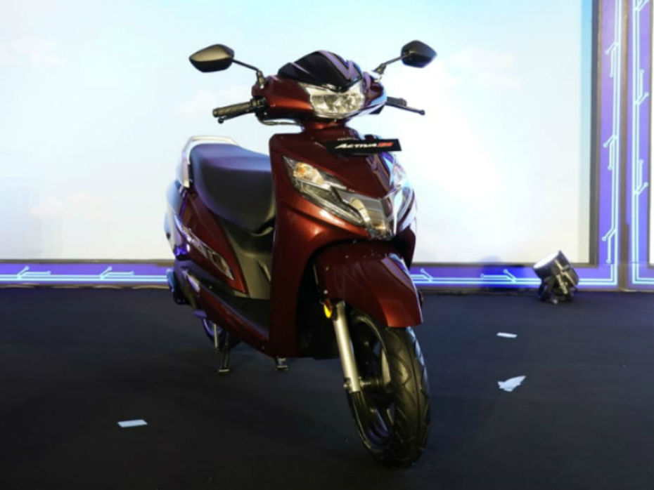Honda launched India’s first BS6-compliant two-wheeler, the next-generation Activa 125, recently. The Activa 125’s is priced from Rs 67,490 and bookings are now open. Head here for all the details.  We have also compared it against three of its immediate 125cc rivals. You can read all about them here. The new Activa 125 is available in three variants: Standard, Alloy and Deluxe. Let’s take a look at what each of them pack.   Standard variant: First off, the Std variant is the base variant and thereby the most affordable Activa 125 you can buy. It gets an external fuel lid, steel pressed wheels and drum brakes on both ends. Thankfully, this variant gets fuel injection and the new starter motor that claims to offer silent starts and requires less battery charge. In the features department, it misses out on LED headlamp and gets a halogen setup instead. Even the semi-digital instrument console has been given a miss in favour of a simple analogue unit. While you get an engine kill switch, the side-stand engine cut off feature is an optional extra.    Alloy variant: As the name suggests, the Alloy variant gets alloy wheels but gets drum brakes on both ends. In terms of features, the Alloy variant is on par with the top-spec Deluxe variant and just misses out on a front disc brake and Idle Start-Stop System. Features include an LED headlamp, a semi-digital instrument console that displays real-time mileage and distance-to-empty, side stand engine cutoff and engine kill switch. You get all this for a Rs 3,500 premium over the Standard variant.   Deluxe variant: The Deluxe variant comes with all the bells and whistles expected from a top-end variant. It gets alloy wheels and a front disc brake. The Deluxe variant gets all the features of the Alloy variant with the addition of an  Idle Start-Stop System. This tech is similar to Hero’s i3S setup and shuts off the engine if it is idling for a longer while at a traffic stop. To switch it on again, you simply have to twist the throttle. So essentially, you get a disc brake and start-stop tech for an additional premium of Rs 3,500 over the Alloy variant, which does feel a bit steep.
