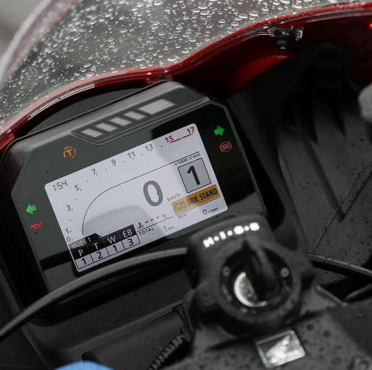 CBR600RR spied console