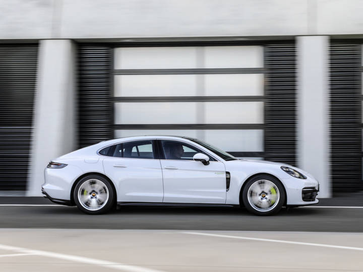 ZW-New-Panamera-4