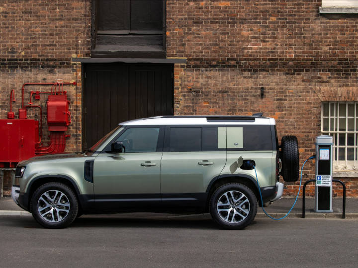 ZW-Land-Rover-Defender-PHEV-1