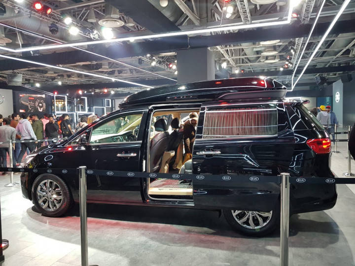 Kia carnival limousine 2019