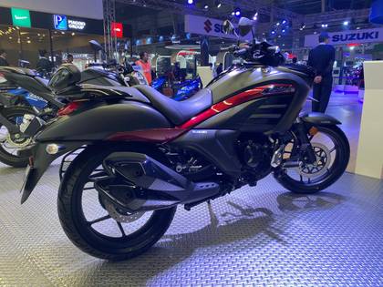 Suzuki Intruder 150 FI variant - Auto Expo 2018 Live