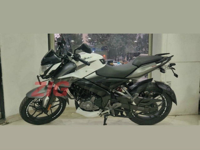 ns200 bs6 on road price