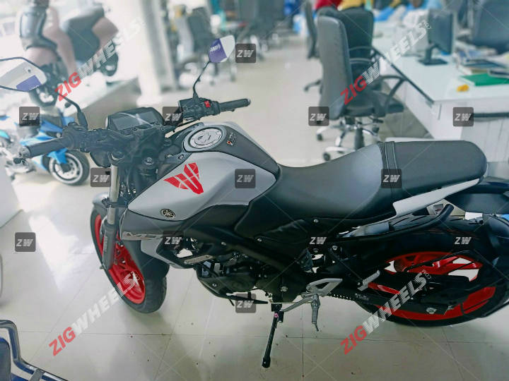 Yamaha mt 15 bs4 store on road price