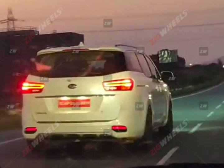 ZW-Kia-Carnival-Spy-02