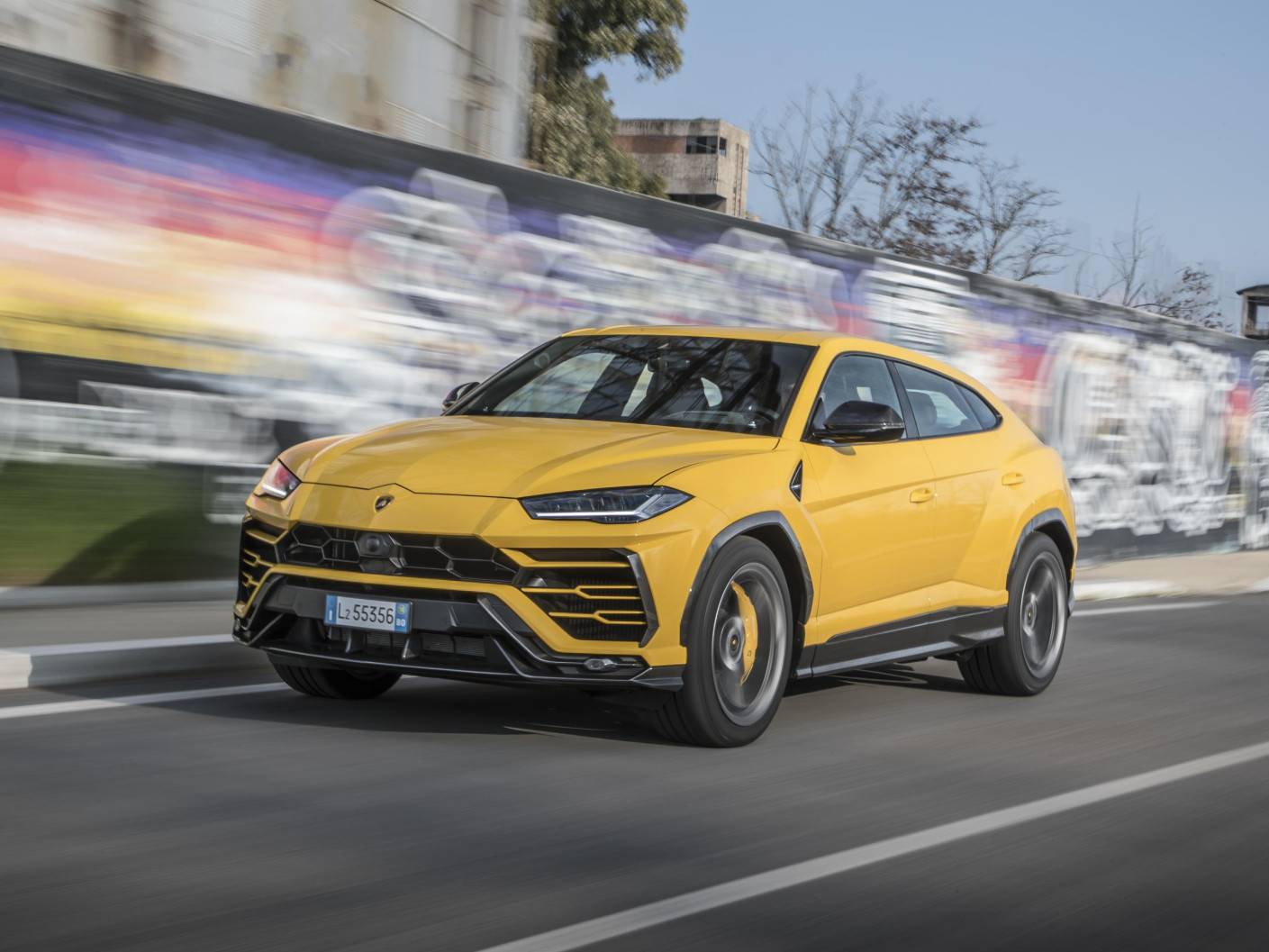 Urus Hits 10,000 Sales Mark! ZigWheels