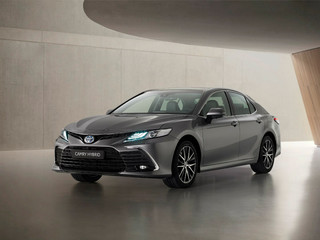 Toyota Camry Hybrid Gets A Mid-Life Refresh, India Launch In 2021