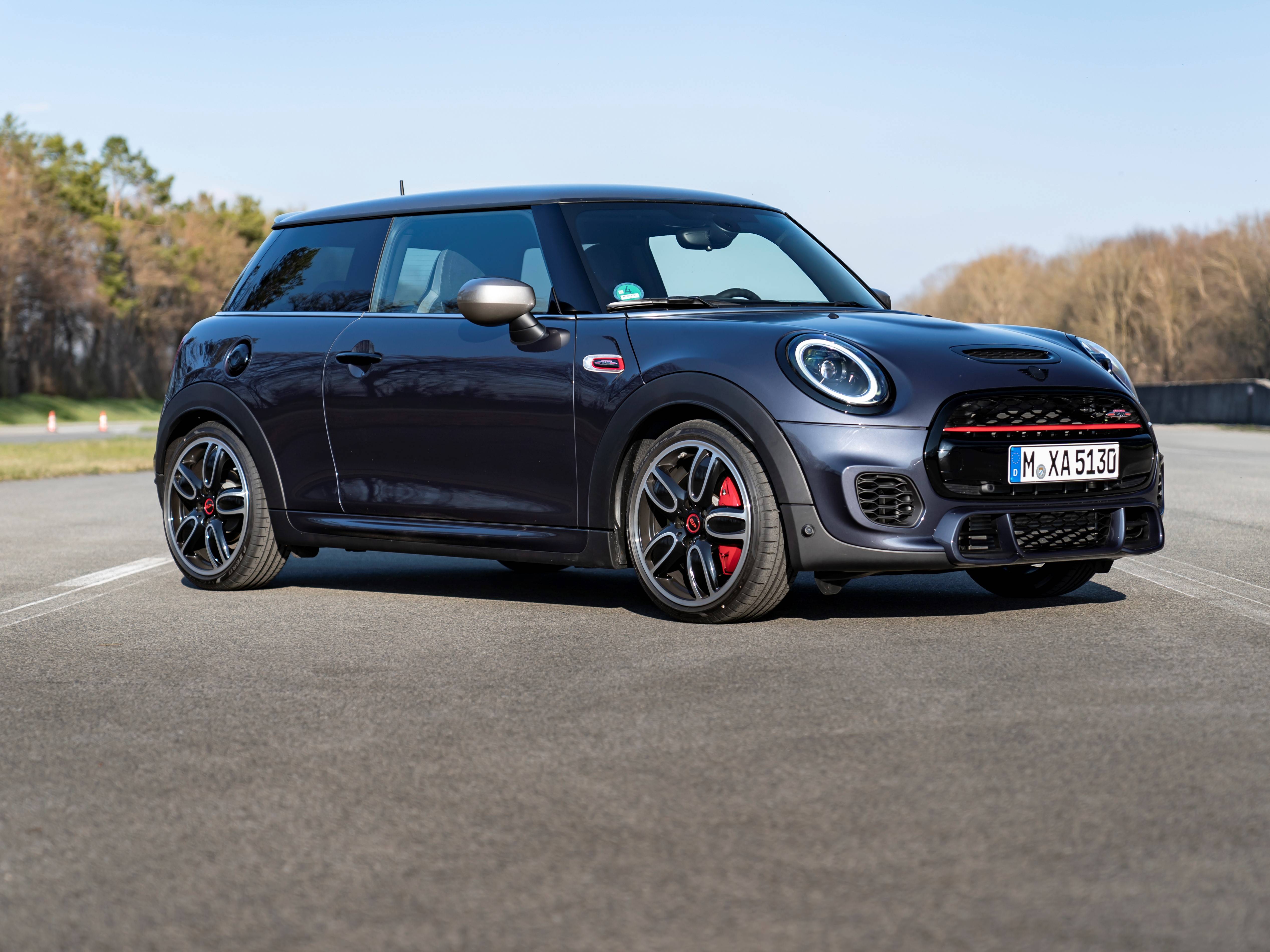 Mini john cooper. Мини Купер Джон Купер Воркс 2021. Mini Cooper John Cooper works 2021. Mini Cooper JCW GP 2021. Мини Купер JCW 2021.