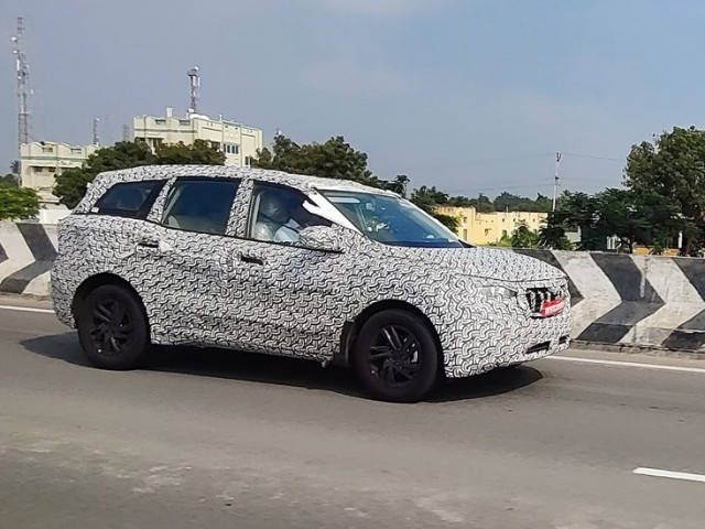 Production Spec 21 Mahindra Xuv500 Spied Testing Again More Design Details Revealed Zigwheels