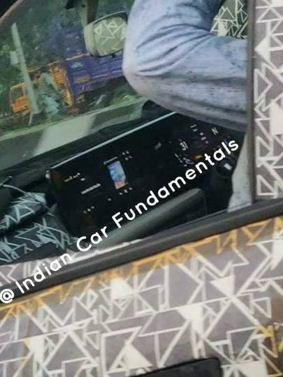 
                  2021 Mahindra XUV500 Floating Digital Display Spied In Action India Launch By Early 2021