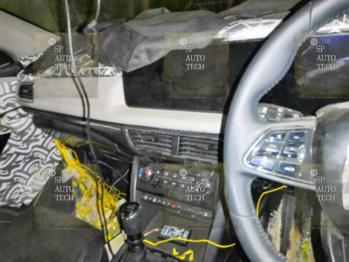 ZW-Mahindra-XUV-500-2021-Interior-2