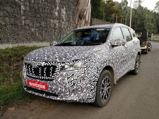 2021 Mahindra XUV500’s Cabin Seems Inspired By Mercedes!