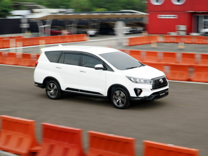 ZW-Toyota-Innova-Crysta-Facelift-6