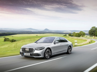 2022 Mercedes Benz C Class Spied Similar Design And Interiors As Next Gen S Class Zigwheels